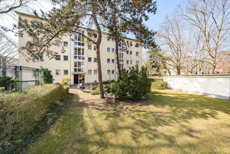 Helle 2-Zimmer-Wohnung mit Balkon und Tageslichtbad für Selbstrenovierer – provisionsfrei — photo 1
